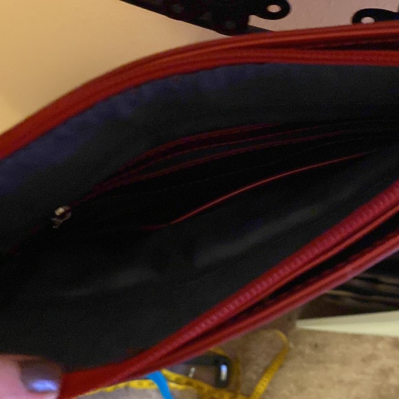 Olive Oyl red metallic adjustable crossbody bag with three sections - Picture 8 of 11